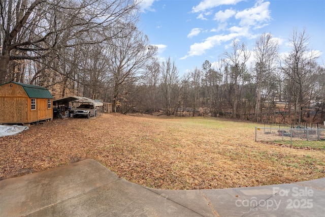 view of yard featuring a shed and a carport