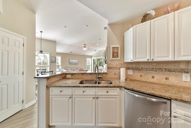 kitchen featuring white cabinetry, sink, kitchen peninsula, and dishwasher