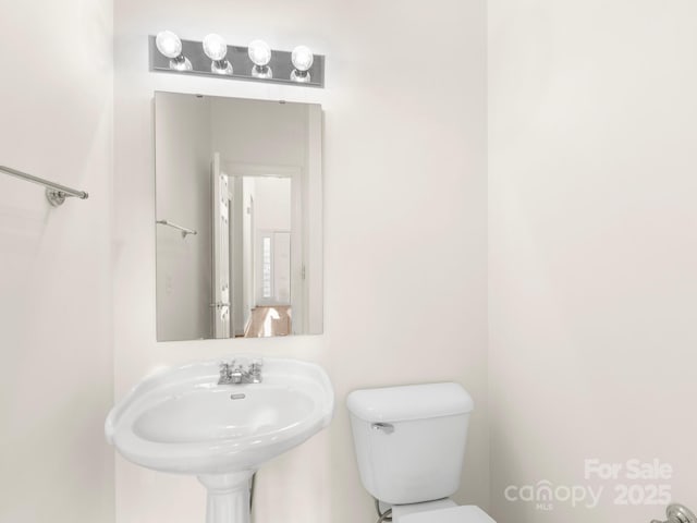 bathroom featuring sink and toilet