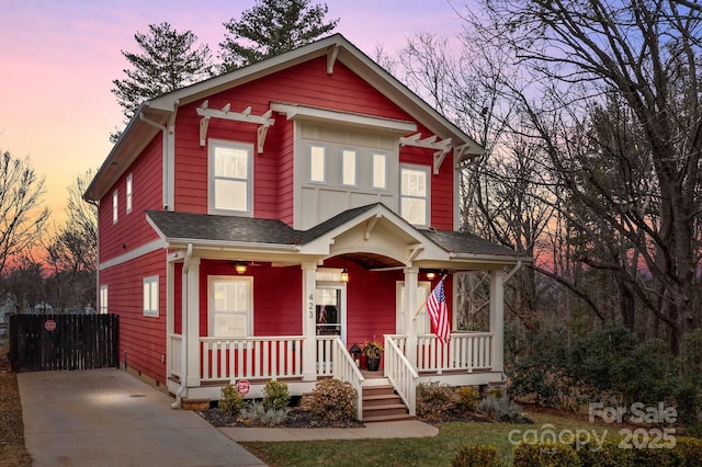 view of front of property featuring covered porch