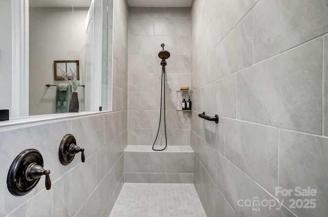 full bath with tiled shower