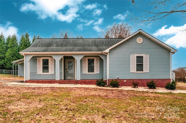 single story home featuring a front lawn