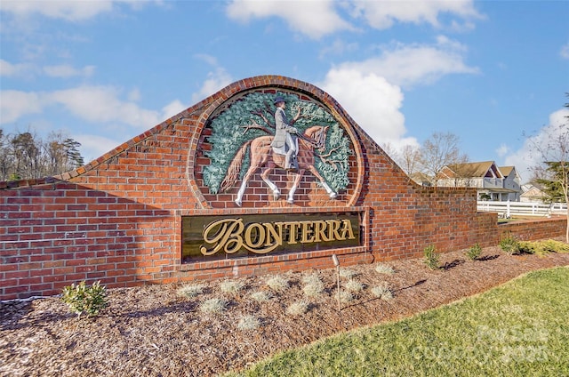 view of community / neighborhood sign