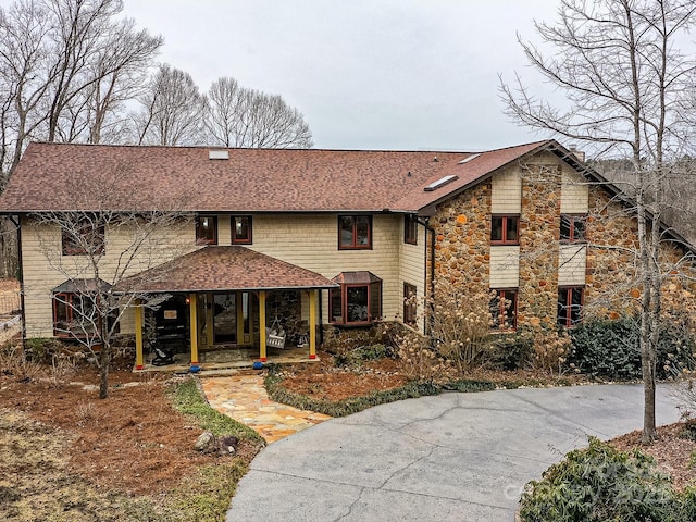 view of front facade with covered porch