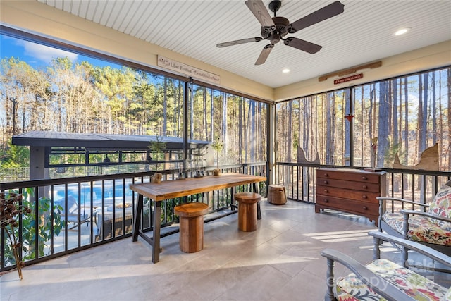 sunroom featuring ceiling fan