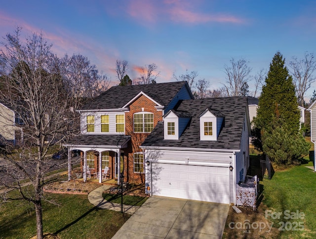 view of front property featuring a garage and a lawn