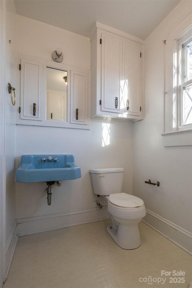 bathroom featuring sink and toilet