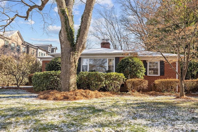 view of front of home with a front yard