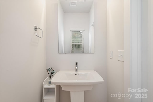 5048 York Park Ln, Charlotte, NC 28217 - bathroom featuring visible vents and a sink