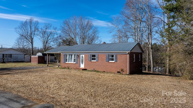 single story home with a front yard