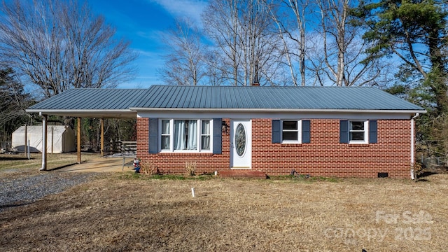 view of front facade featuring a front lawn