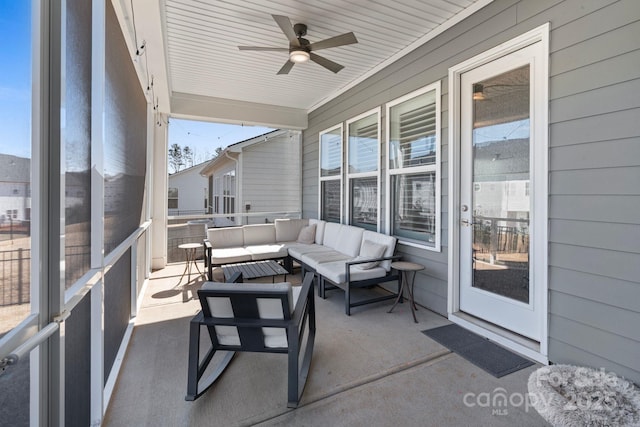 sunroom with ceiling fan