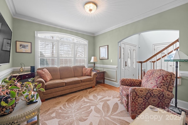 living room featuring light wood-type flooring and crown molding