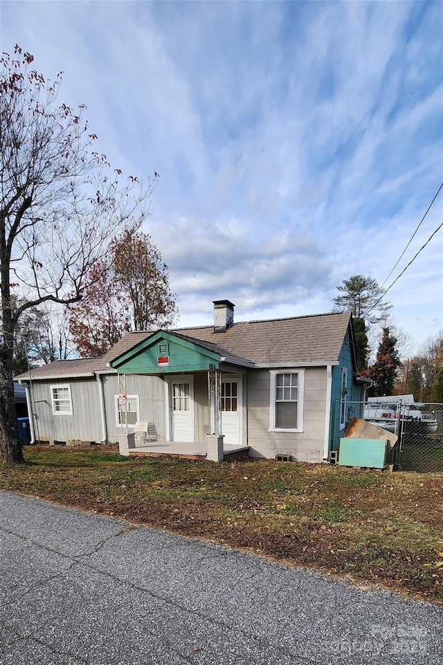 view of front of property