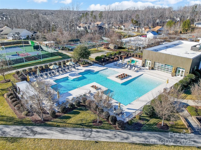 view of swimming pool