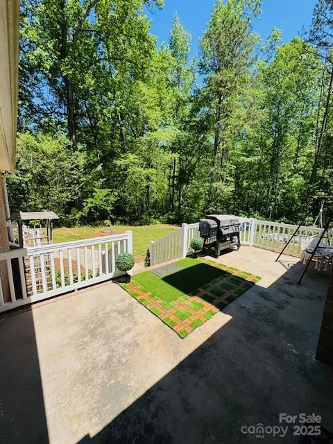 view of yard with a patio