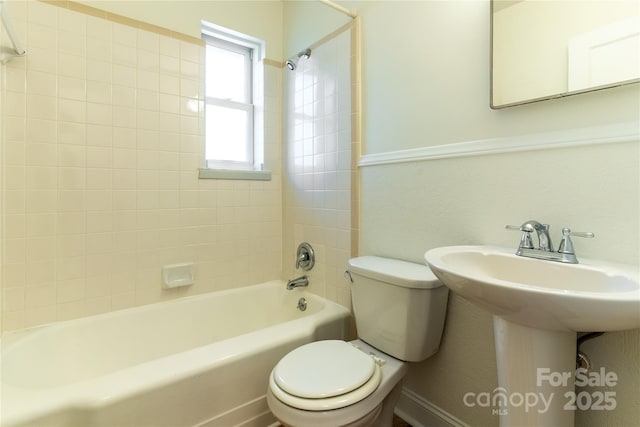 615 Biltmore Ave Unit T7, Asheville, NC 28803 - bathroom with washtub / shower combination and toilet