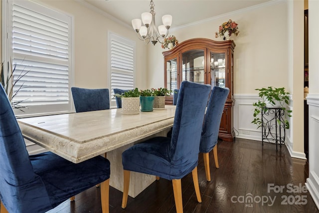 dining room with a notable chandelier, crown molding, and dark hardwood / wood-style flooring