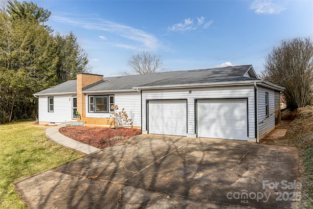 single story home featuring a garage and a front lawn