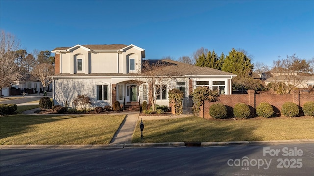 view of front of property featuring a front lawn