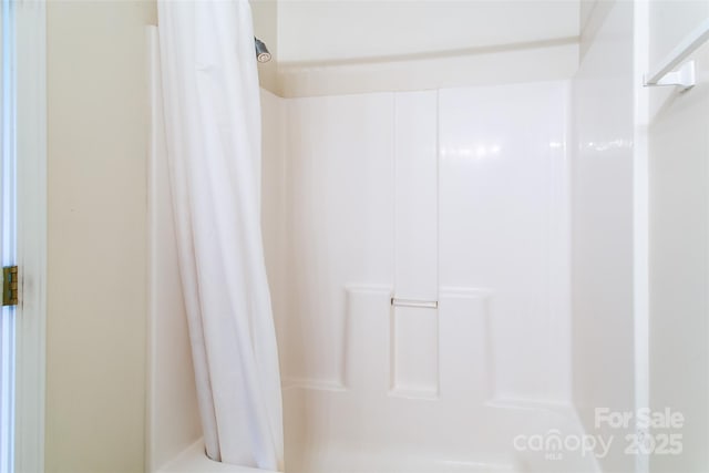 bathroom featuring curtained shower