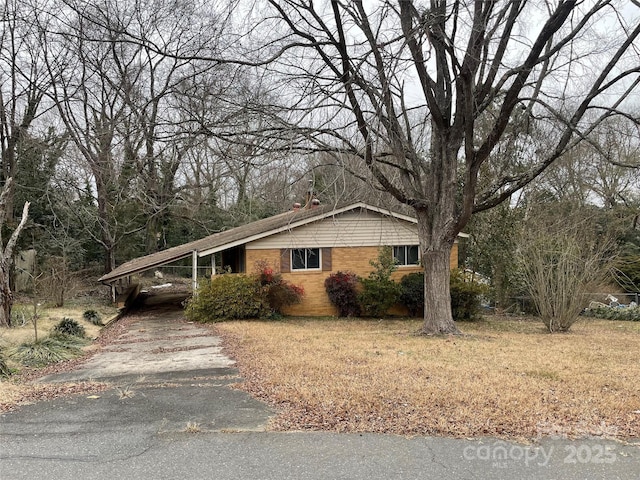 view of front facade with a carport