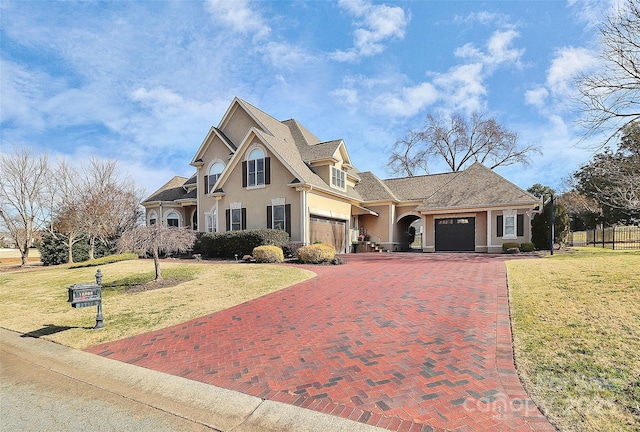 view of front of home featuring a front lawn