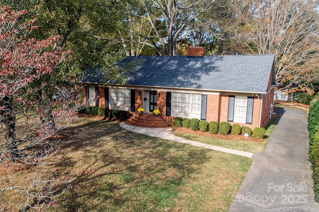 ranch-style home featuring a front yard