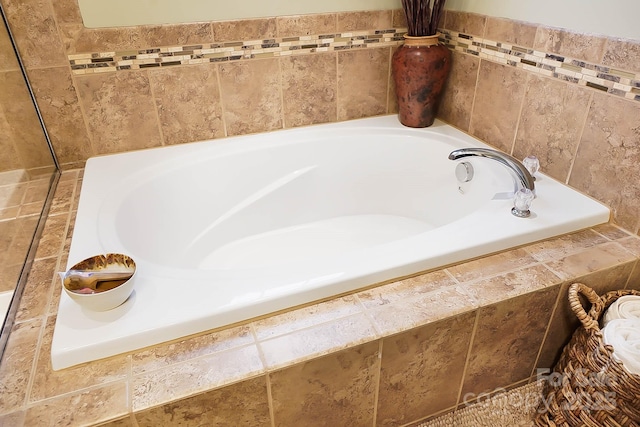 bathroom with tiled tub