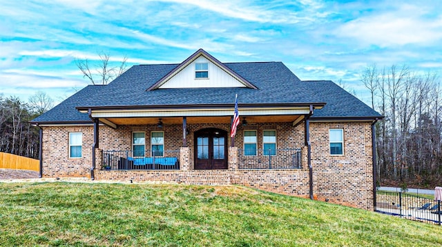 view of front of property featuring a front yard and covered porch