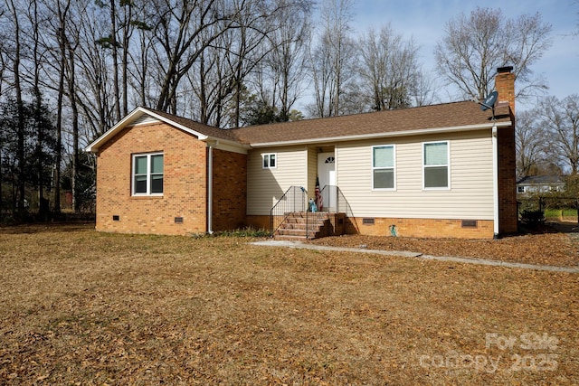 view of front of home featuring a front lawn