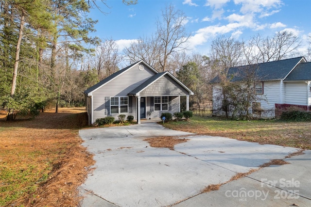 view of front of home with a front lawn