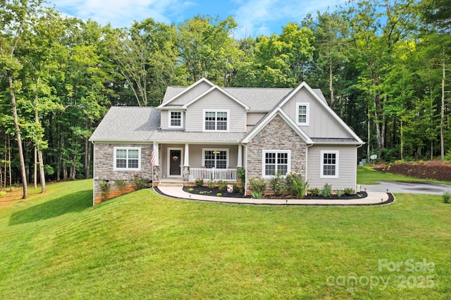 view of front facade featuring a front yard and a porch