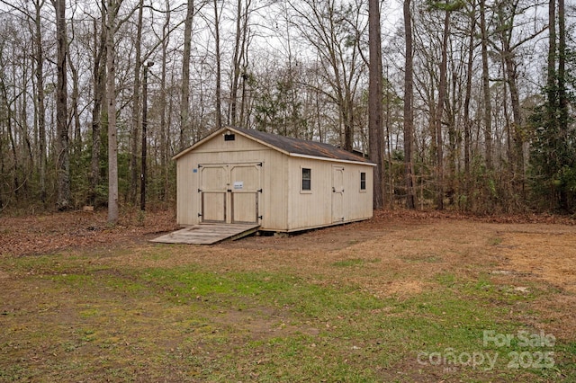 view of outdoor structure with a yard