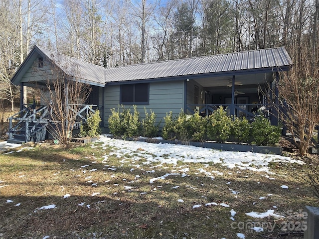 view of front of home with ceiling fan