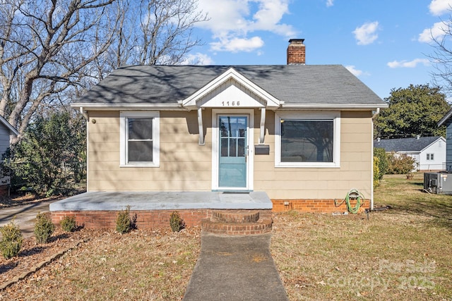 view of front of house featuring central AC and a front lawn