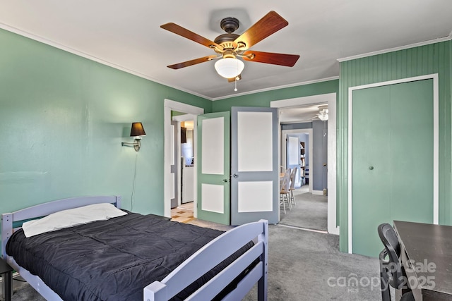 bedroom with light carpet, crown molding, a closet, and ceiling fan