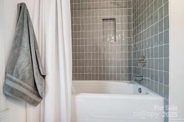 bathroom featuring shower / bath combo with shower curtain