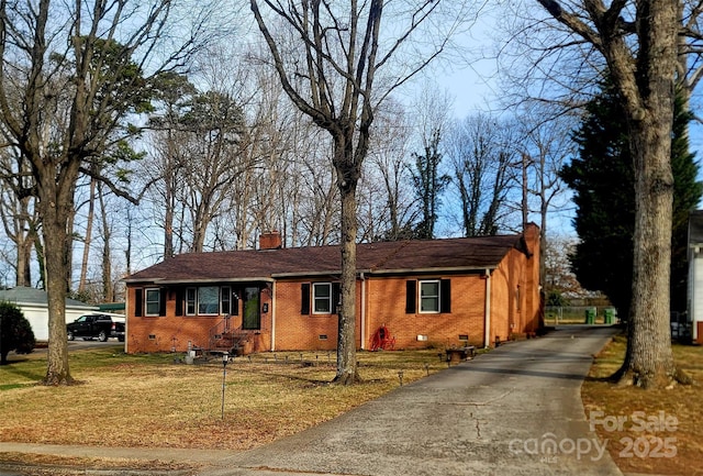 ranch-style home with a front lawn