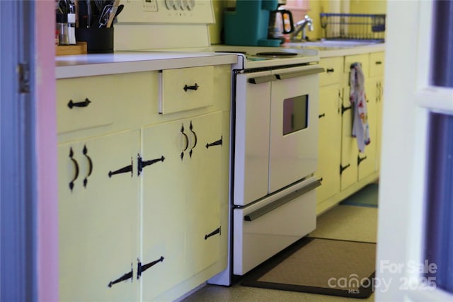 kitchen featuring electric stove