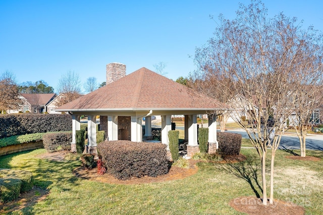 view of front of house featuring a gazebo and a front lawn