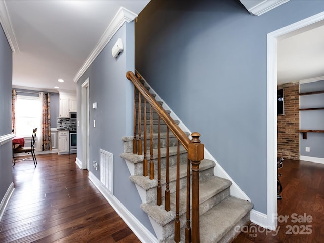 stairway featuring hardwood / wood-style flooring and crown molding