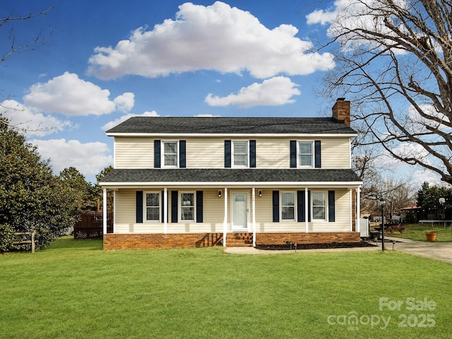 view of front of home featuring a chimney, a front yard, and roof with shingles