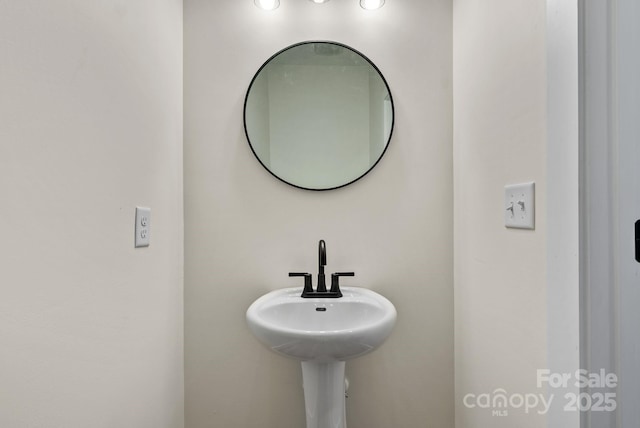 bathroom featuring sink