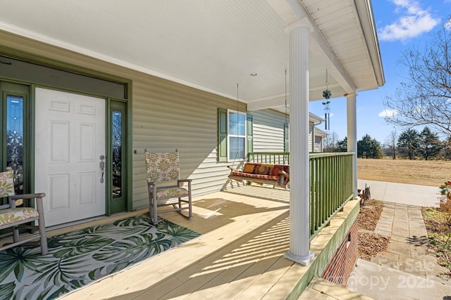 entrance to property featuring covered porch