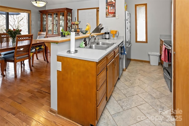 kitchen featuring stainless steel appliances, sink, and kitchen peninsula