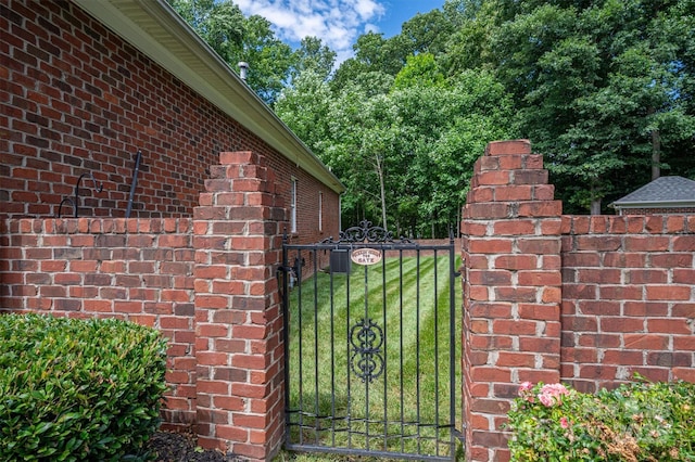 view of gate featuring a lawn