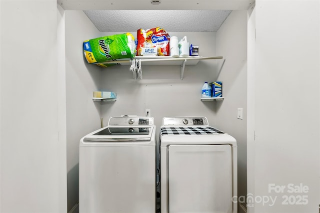 laundry area featuring a textured ceiling and independent washer and dryer