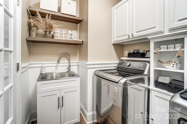 laundry area featuring cabinets, sink, and independent washer and dryer