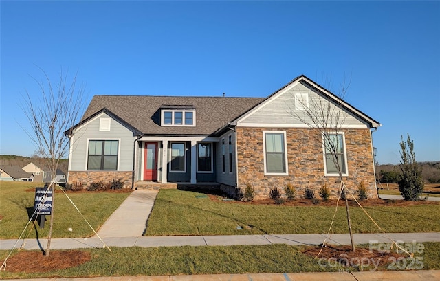 view of front facade with a front yard